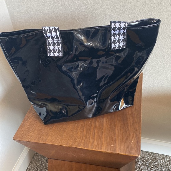Nordstrom Black Shiny Plastic Tote Bag w/ Houndstooth Handles, 10-14”x5”x10” - Picture 6 of 13